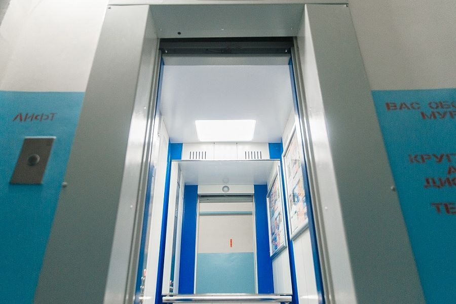В Армавире до конца года заменят 14 лифтов