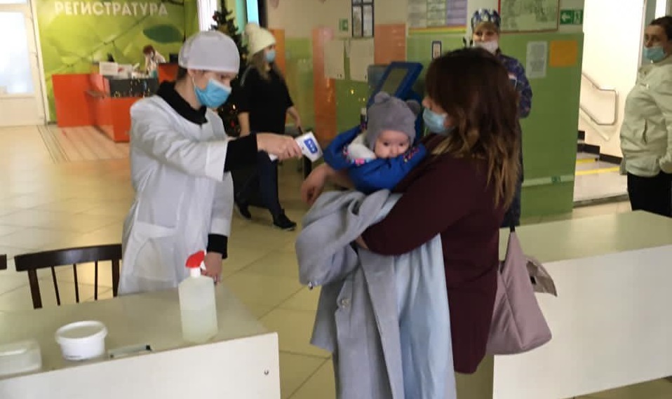 В Армавире в период пандемии студенты-медики помогают в детской городской больнице № 3