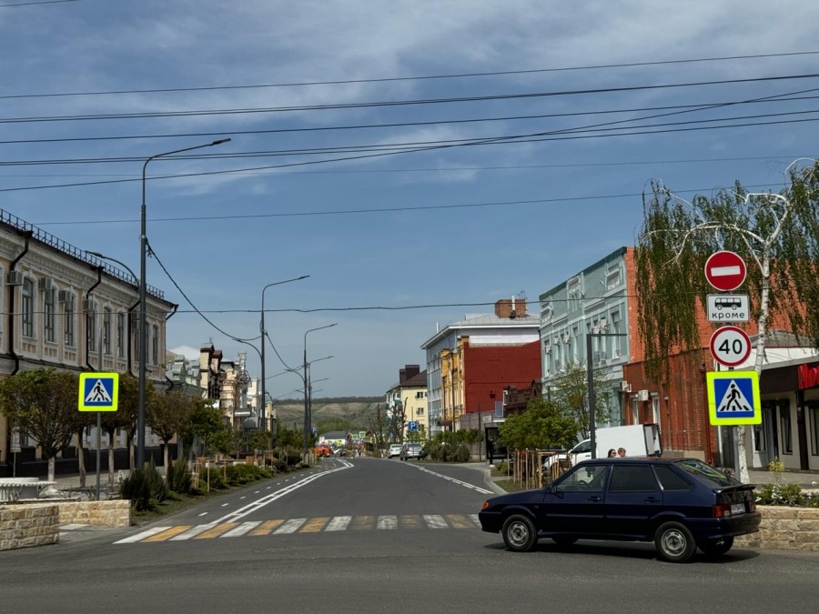 В Армавире оштрафовали 24 водителя, проехавших под «кирпич» по ул. Кирова