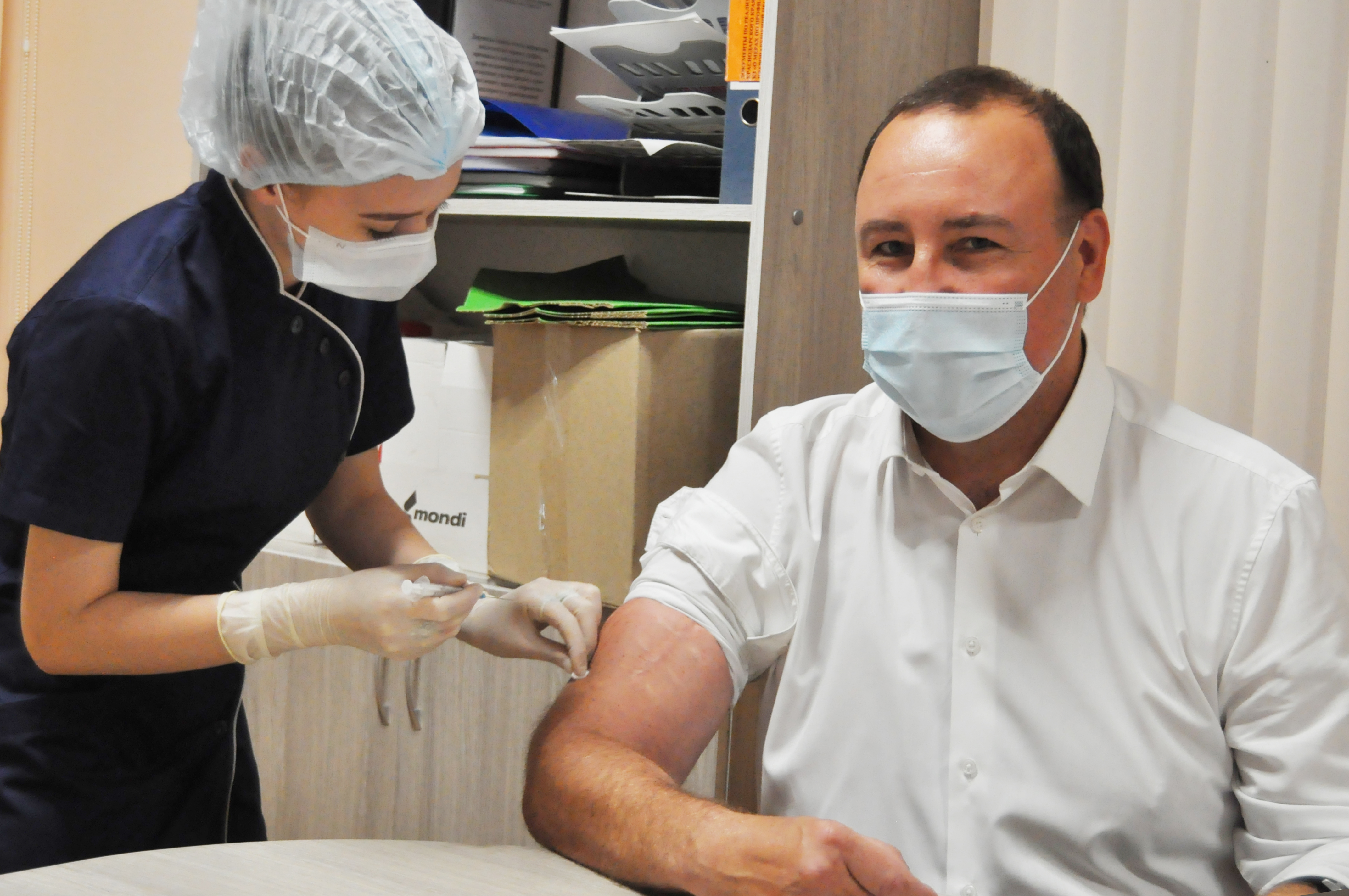 Около четверти сотрудников администрации Армавира уже вакцинировались от COVID-19