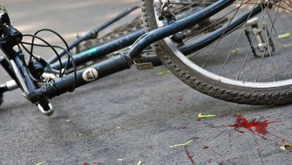 В Армавире женщина на иномарке, двигаясь на красный, сбила подростка на велосипеде