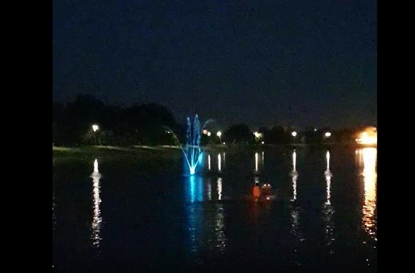 В Армавире в парке "Городская роща" начал работать новый фонтан