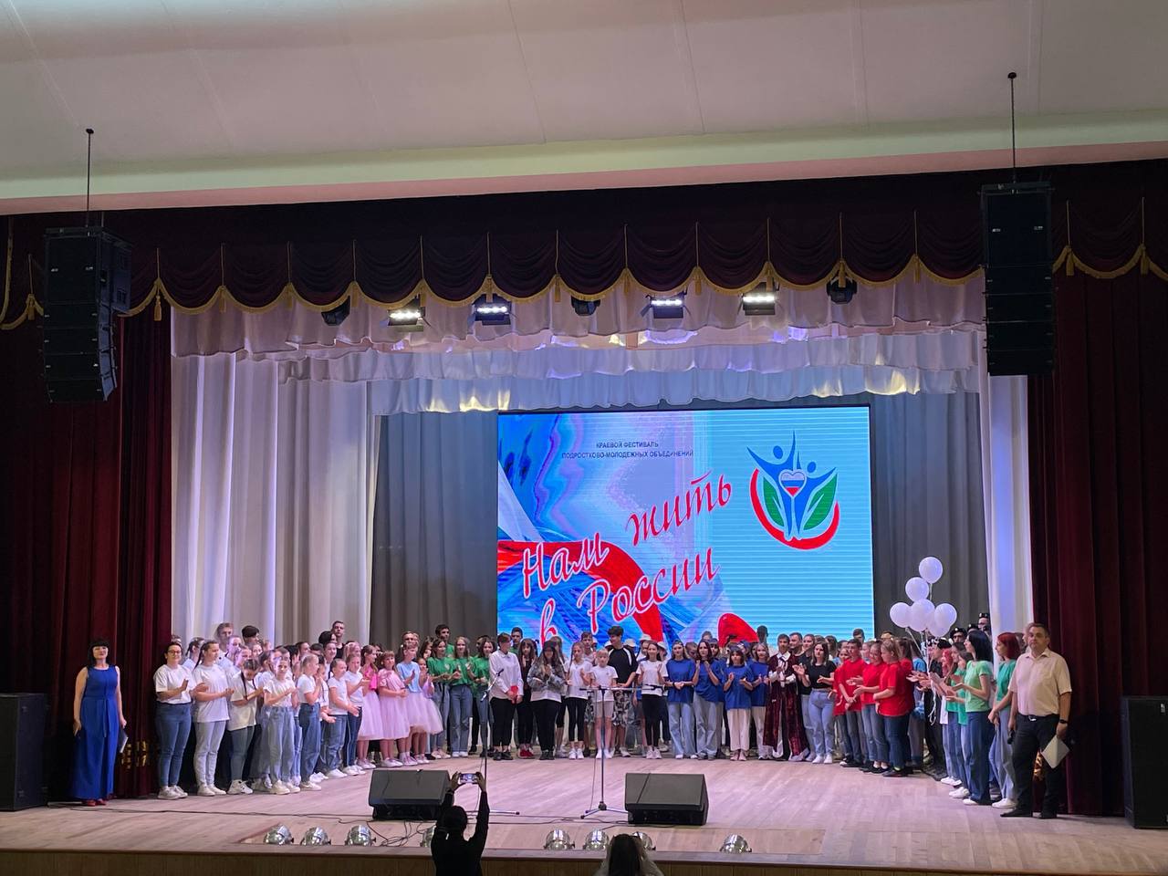 Армавирские танцоры приняли участие в зональном этапе краевого фестиваля «Нам жить в России»