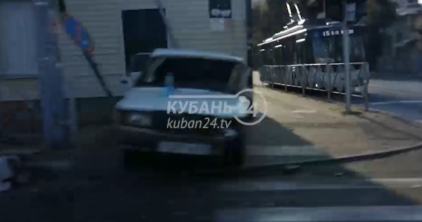 Житель Армавира стал виновником ДТП на пустой дороге в Краснодаре