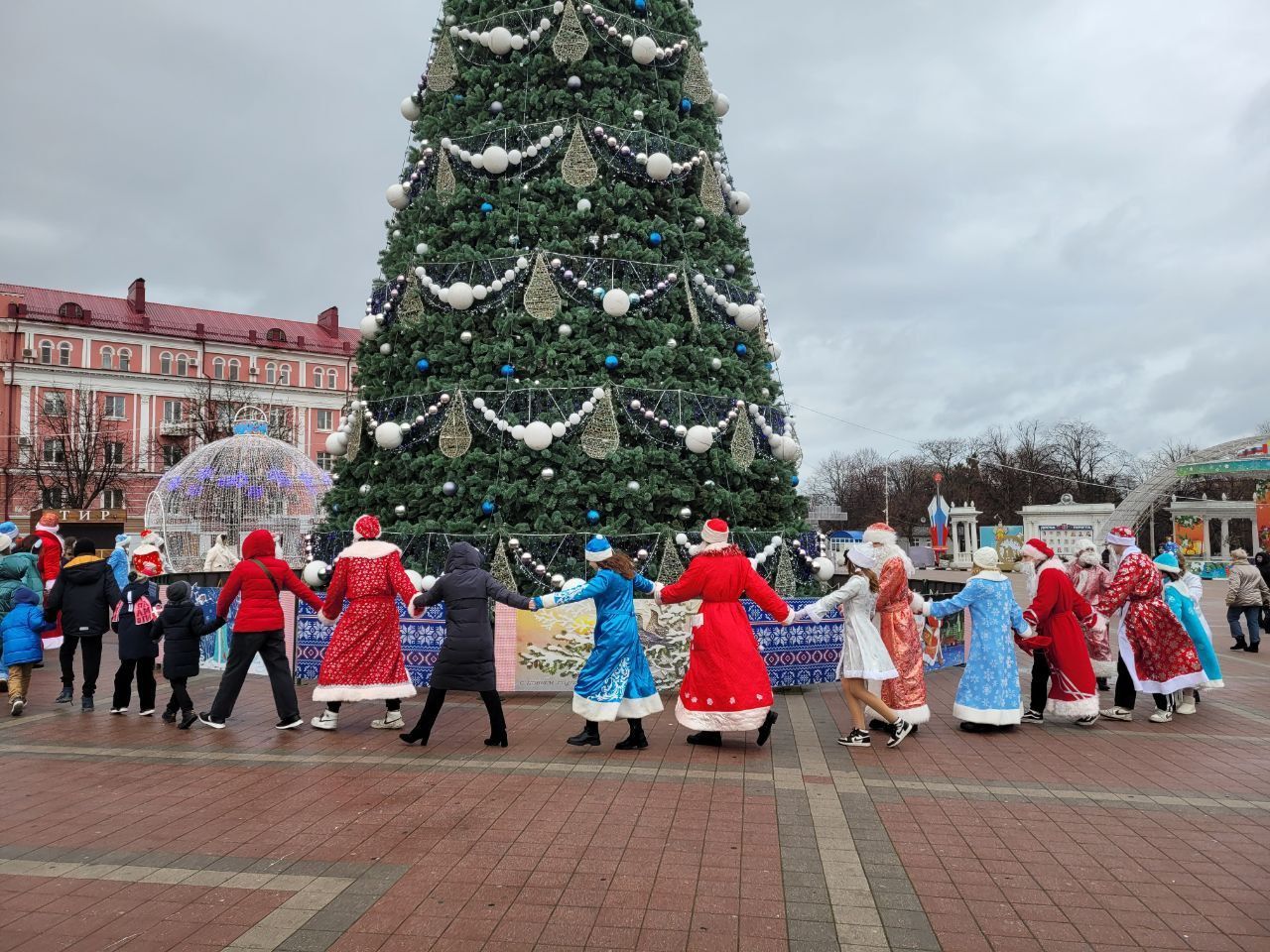 Деды Морозы и Снегурочки пройдут по улицам Армавира