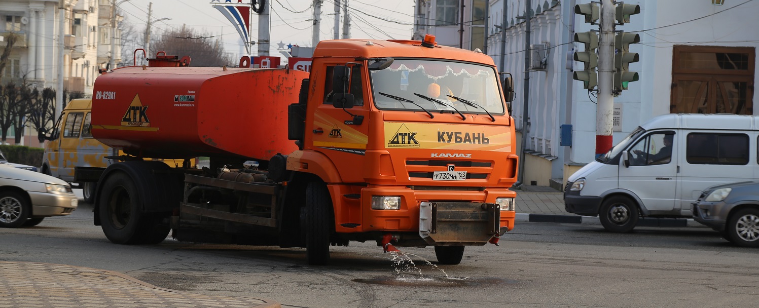 9 марта работники ЖКХ продезинфицировали 32 километра армавирских улиц