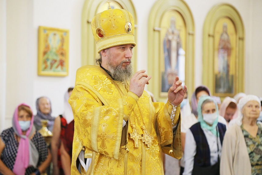 Епископ Армавирский и Лабинский Василий поздравил жителей Армавира с Новым годом