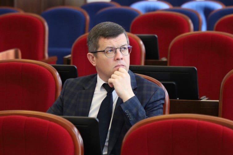 Депутат ЗСК Алексей Титов поздравил армавирских медиков