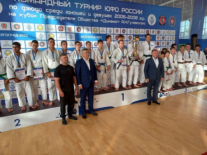 Команда дзюдоисток из Армавира завоевала «золото» на турнире в Волгограде