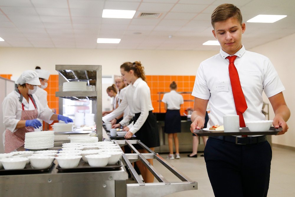 Школьников запретят кормить макаронами по-флотски и глазуньей