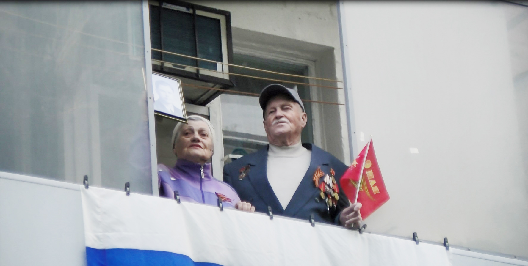 Армавирцы исполнили песню "День победы"