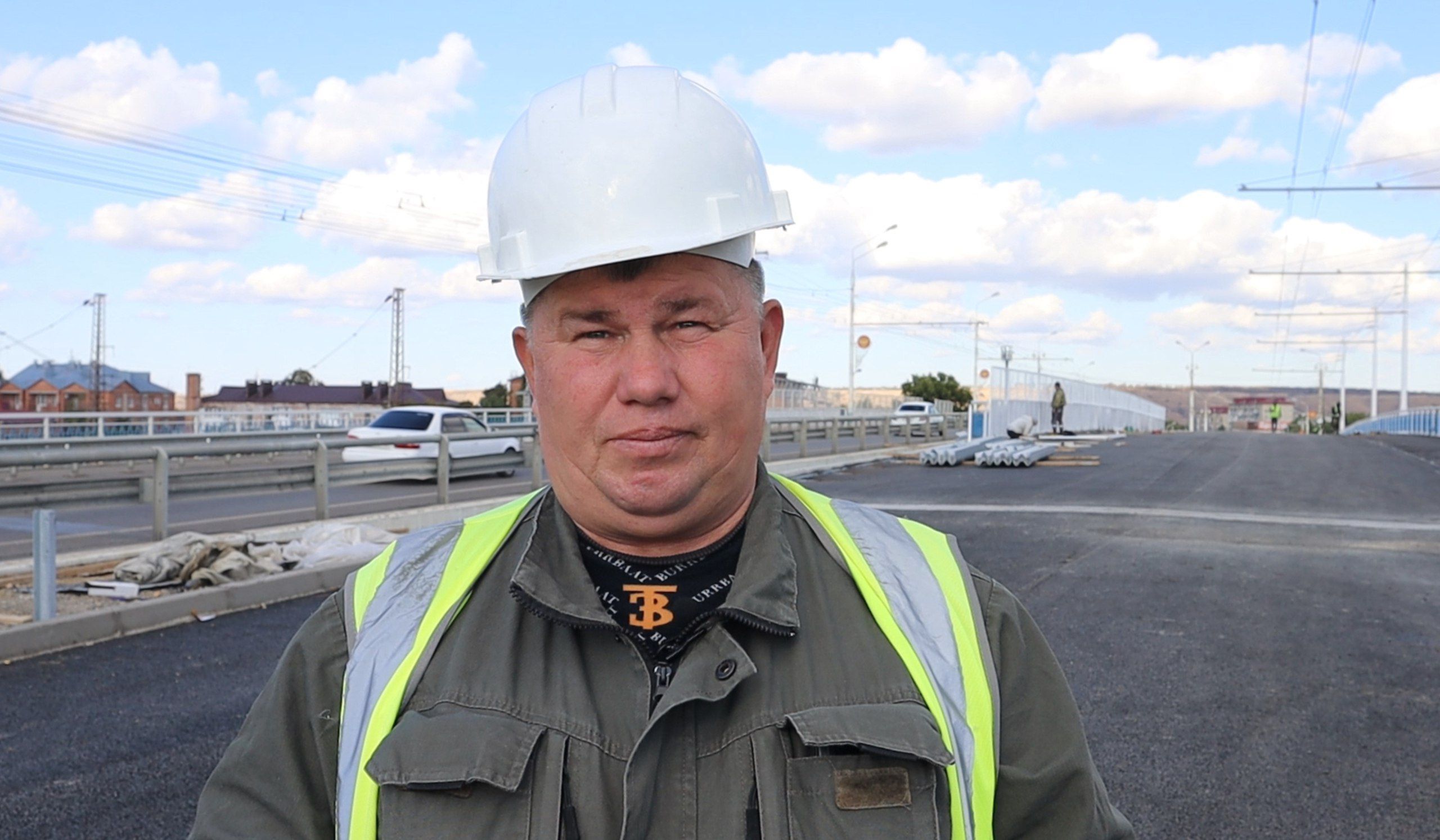 «Когда все радеют за одно дело»: интервью с дорожником, ремонтирующим Ефремовский мост в Армавире