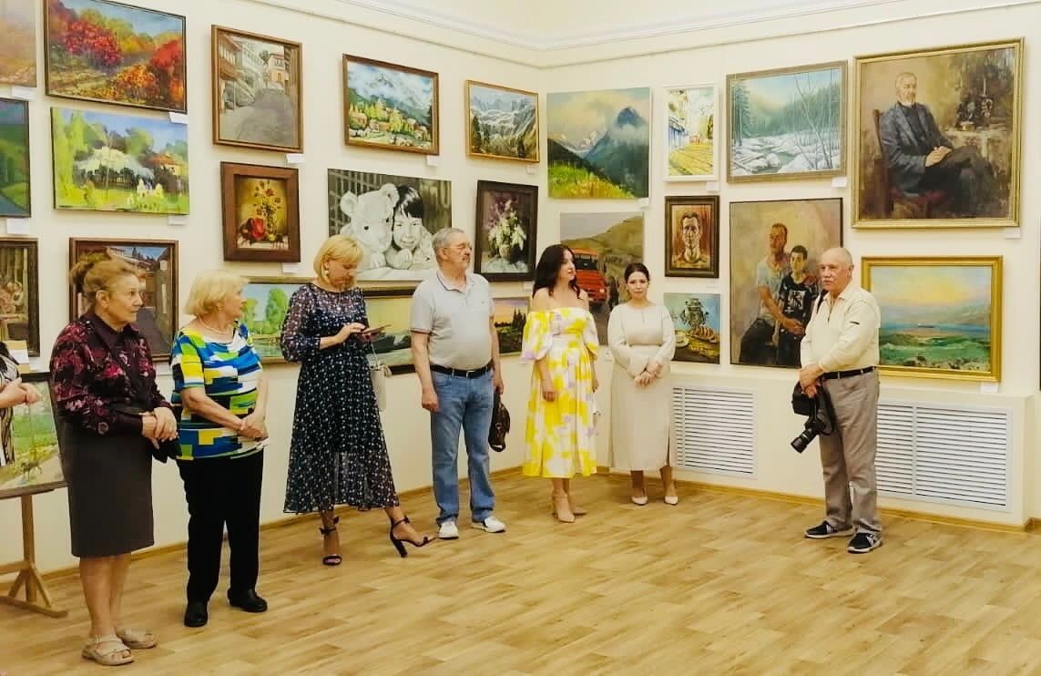 Более 70 работ представлены на выставке «Кавказ как теменос, или святое подворье России» в Армавире