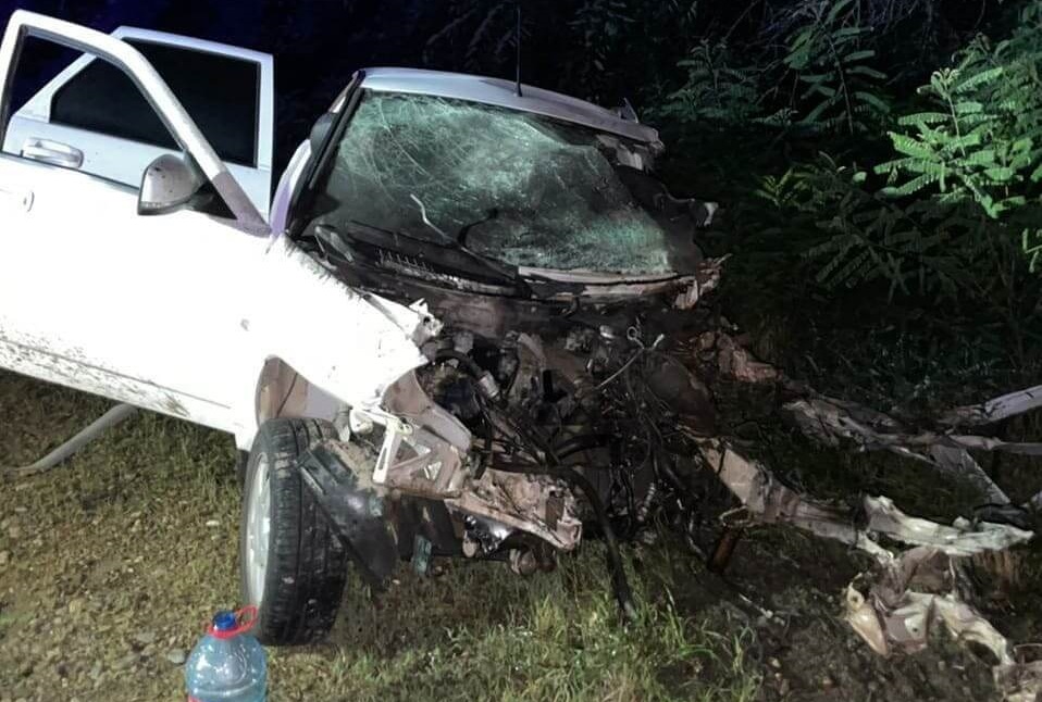 На трассе под Армавиром водитель «Приоры» погиб при столкновении с КамАЗом