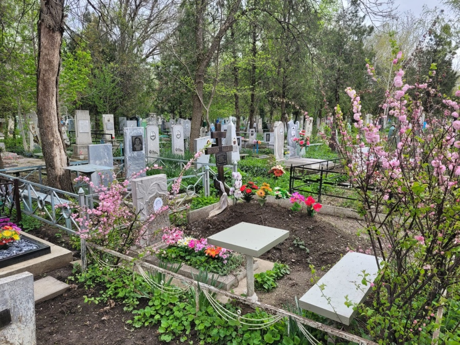 В Армавире кладбища подготовят к Пасхе и Радонице
