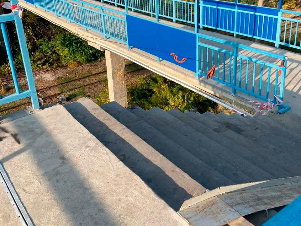 В Армавире обрушились перила моста после ремонта за 8 млн руб