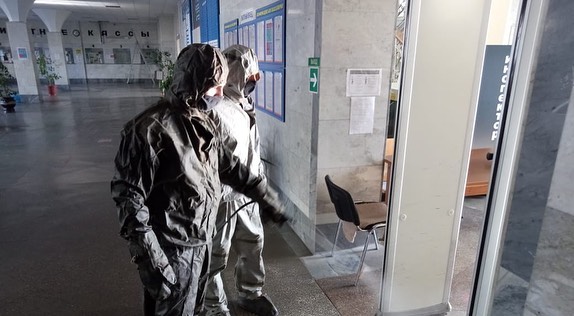 В Армавире спасатели продезинфицировали ж/д вокзал