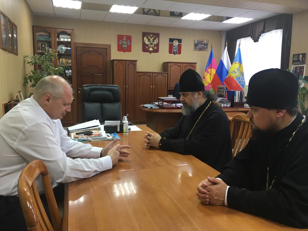 В Армавире прошла встреча главы города Андрея Харченко с епископом Германом