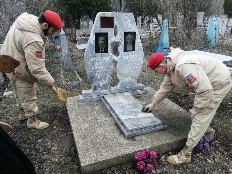 В Армавире к 23 февраля привели в порядок захоронения героев войн