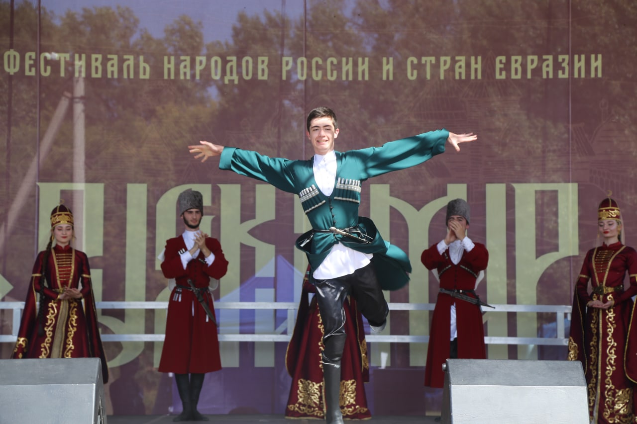 В Армавире стартовал фестиваль "Русский мир"