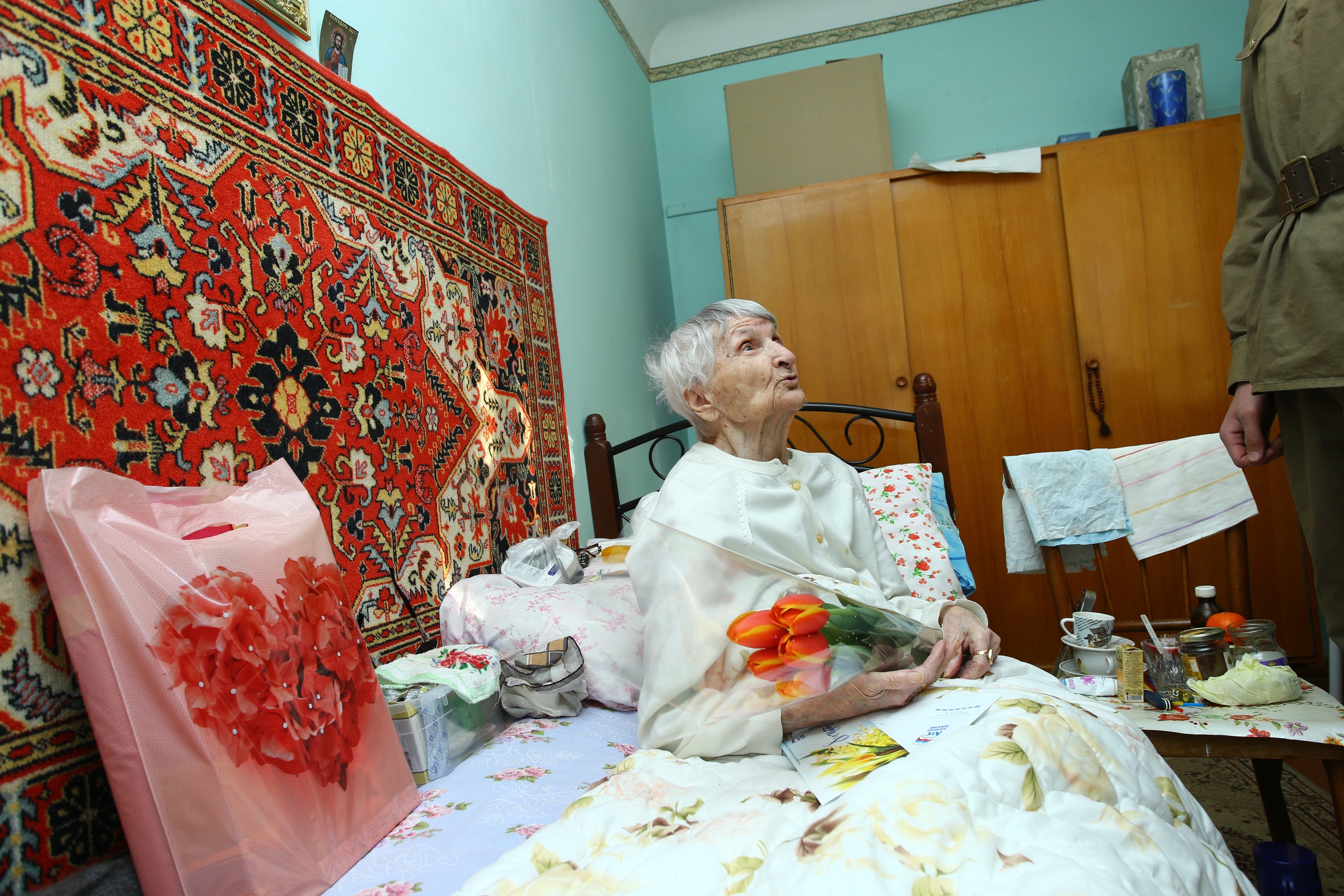 В Армавире юнармейцы поздравили женщин - ветеранов Великой Отечественной войны
