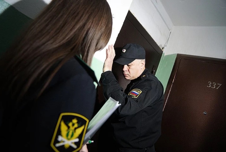 Жителя Армавира отправили на обязательные работы за долг по алиментам в полмиллиона рублей