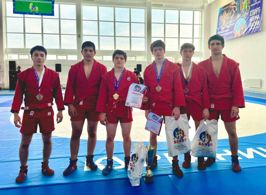 Армавирские самбисты завоевали 12 медалей на краевом турнире