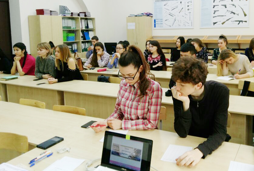 Стобалльники выбирают филфак Армавирского педагогического университета