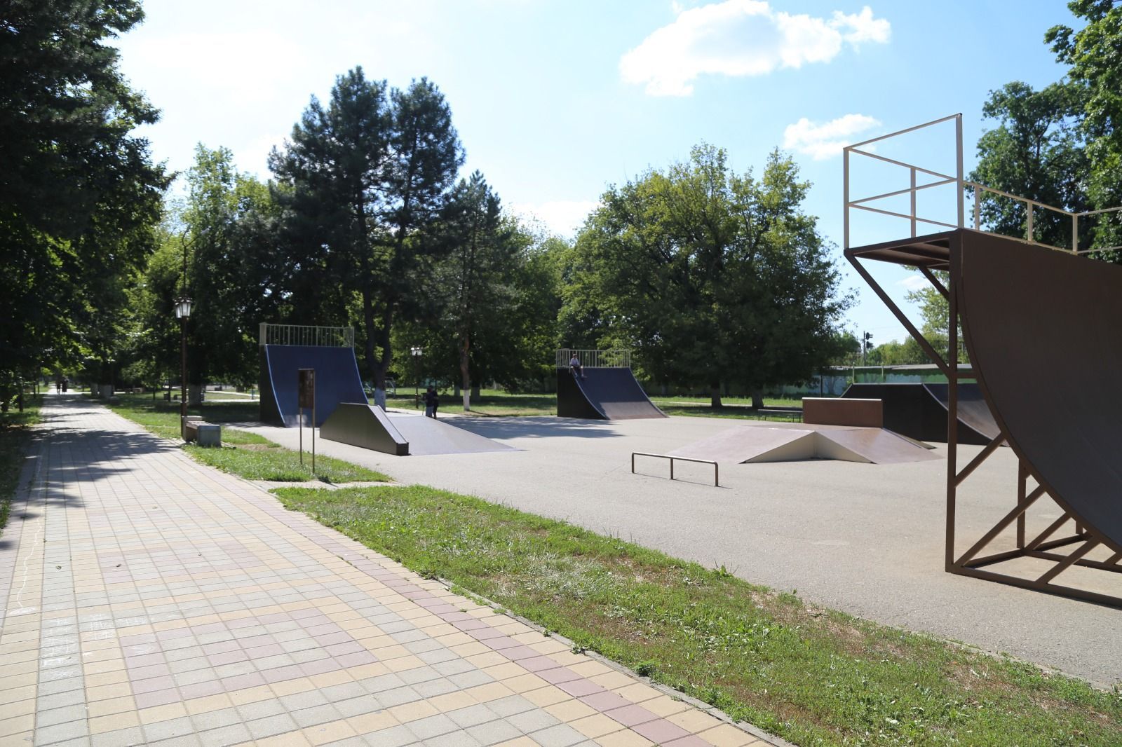 В Армавире на Черемушках открыли скейт-площадку после ремонта