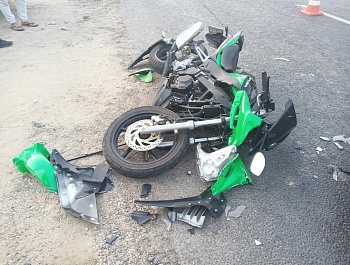 В Армавире столкнулись мотоцикл и иномарка