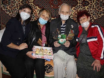В Армавире пенсионеров поздравили с Днем пожилого человека