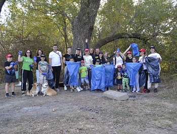 В Армавире активисты очистили берег реки Кубань от мусора