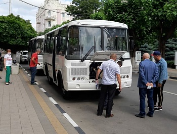 Армавирский театр получил два новых автобуса в рамках нацпроекта "Культура"