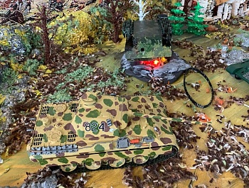 В Армавире Центр детского творчества представил выставку моделей военной техники