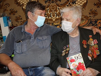 В Армавире пенсионеров поздравили с Днем пожилого человека